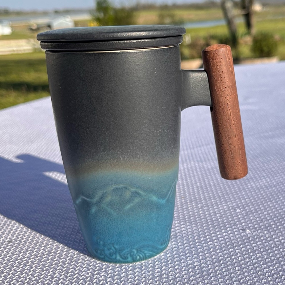 Ceramic tea mug and infuser, with lid. mountain landscape, wooden handle - Picture 5 of 9